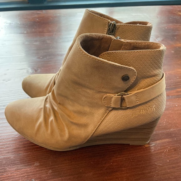Blowfish Malibu Berrey Ankle‎ Booties Womens 7.5 Taupe Raven Almond Toe Side Zip - Picture 1 of 14
